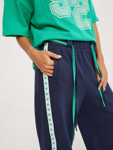 Kamila Šikl Baggy Hose in Blau