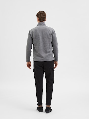 SELECTED HOMME Sweatshirt 'KEIRAN' i grå