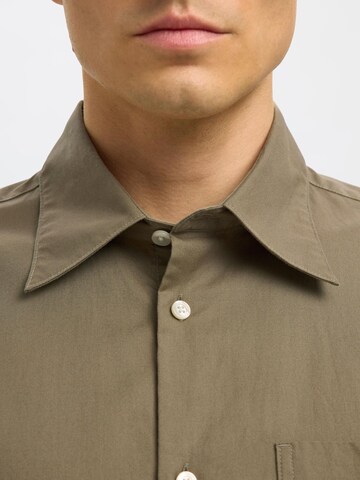 SELECTED HOMME Comfort fit Button Up Shirt in Green