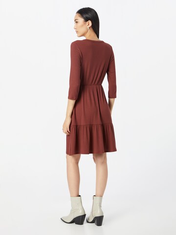 Robe 'Samantha' ABOUT YOU en marron