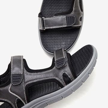 Authentic Le Jogger Sandals in Black