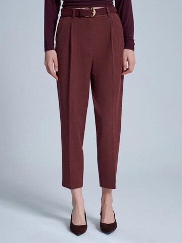 Dilvin Regular Pants in Red
