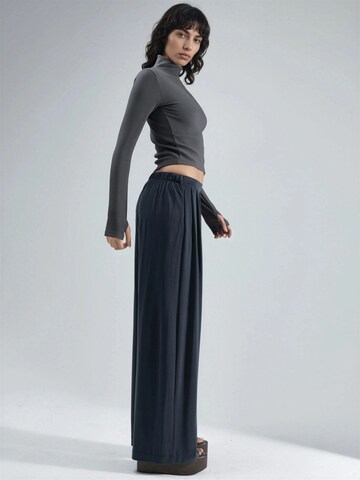 Loosefit Pantaloni di Busem in grigio