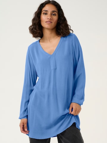 KAFFE CURVE Tunic 'Amber' in Blue: front