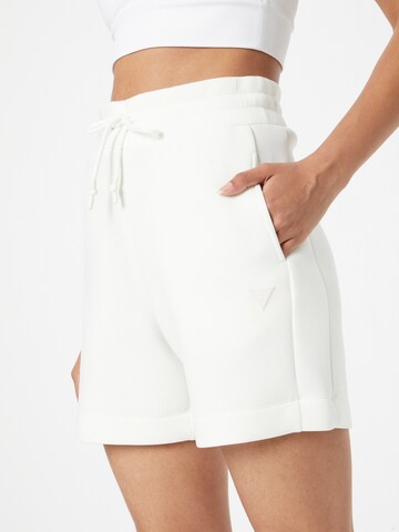 GUESS Loosefit Shorts 'ELLY' in Weiß