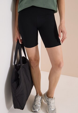 CECIL Skinny Shorts in Schwarz
