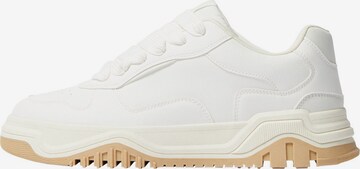 Sneaker bassa di Bershka in bianco