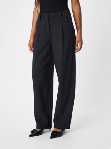 Loosefit Pantaloni con pieghe 'Meghan' di OBJECT in grigio: frontale