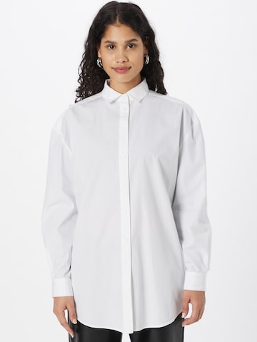 Esmé Studios חולצות נשים 'Mabel' בלבן: מלפנים
