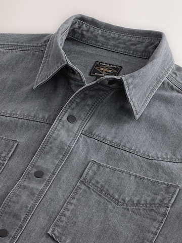 Next - Ajuste regular Camisa en gris