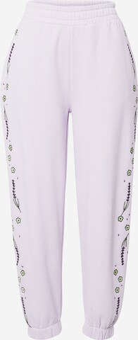 florence by mills exclusive for ABOUT YOU Tapered Broek 'Lilli' in Lila: voorkant