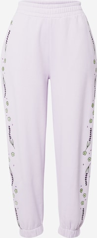 florence by mills exclusive for ABOUT YOU Tapered Broek 'Lilli' in Lila: voorkant