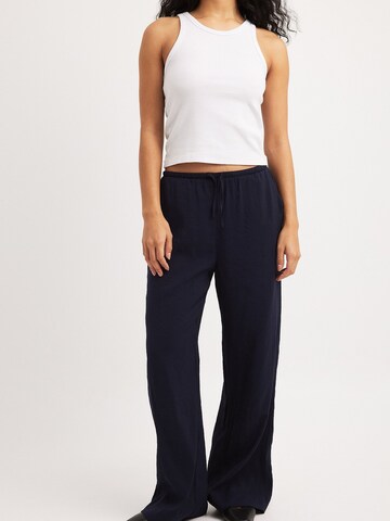 NA-KD Wide leg Broek in Blauw: voorkant