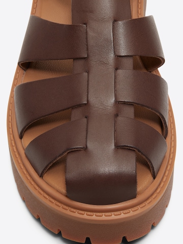 TIMBERLAND Босоножки в Коричневый