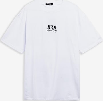 OVER STREET - Camisa 'Camiseta blanca weare lambo oversized tee' em branco: frente
