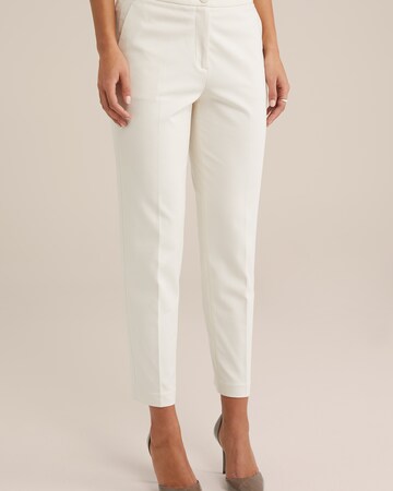 Slimfit Pantaloni con piega frontale di WE Fashion in beige: frontale