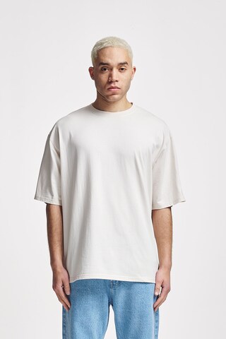 2Y Studios Shirt in White: front