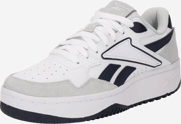 Baskets basses 'ATR Chill' Reebok en blanc : devant