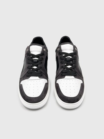 Dutch'D Sneaker low 'Rune' in Grau