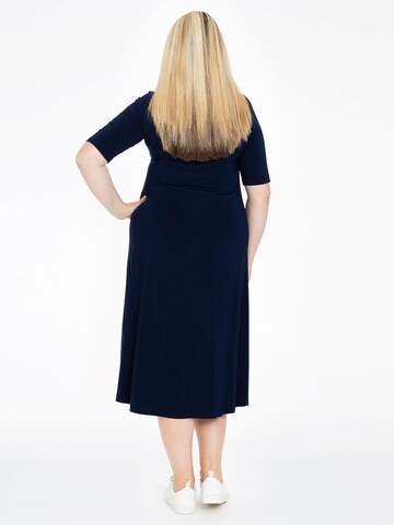 Yoek Dress in Blue