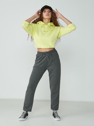 C&City Tapered Hose in Schwarz: Vorderseite