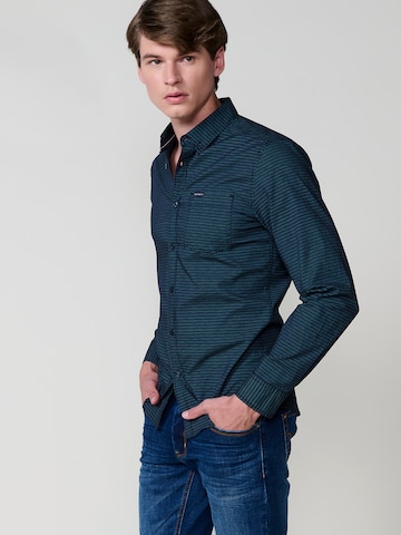 Coupe regular Chemise KOROSHI en bleu
