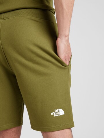 regular Pantaloni di THE NORTH FACE in verde