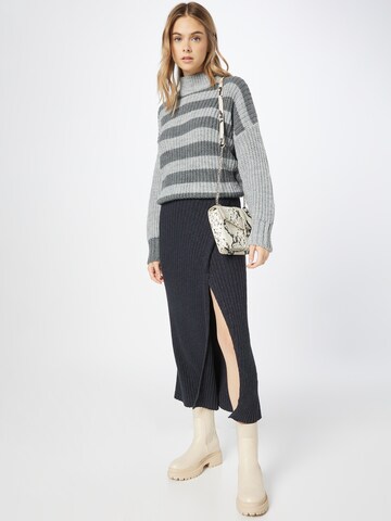 Cartoon Pullover in Grau