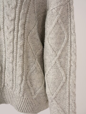 yoligex Sweater 'YOLIGEX Zopfmuster-Pullover Hellgrau-Melange Rundhals' in White