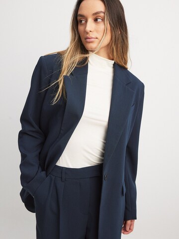 NA-KD Blazer in Blue: front