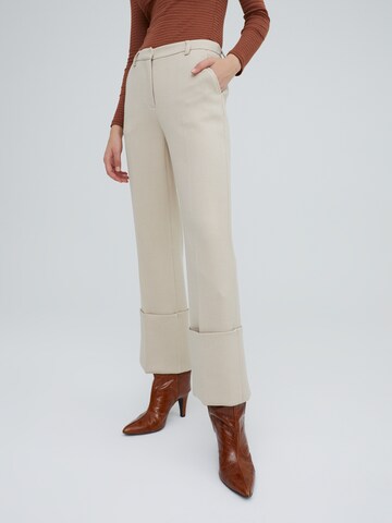 EDITED - regular Pantalón de pinzas 'Aviana' en beige: frente