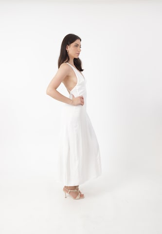 Elara Kjole i hvid