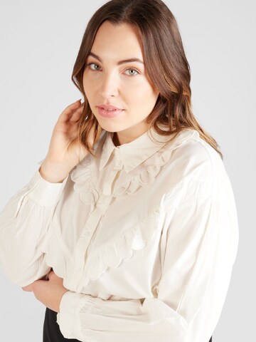 Vero Moda Curve Blouse 'Beate' in White