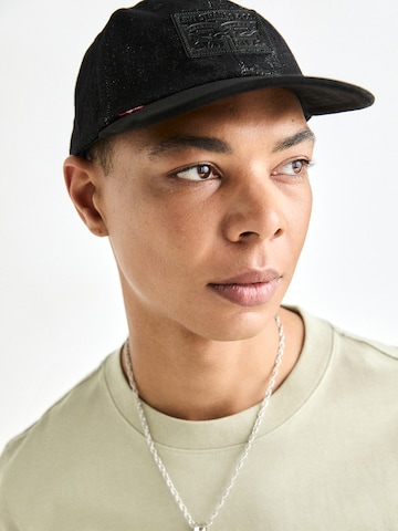 LEVI'S ® Kapa | črna barva: sprednja stran