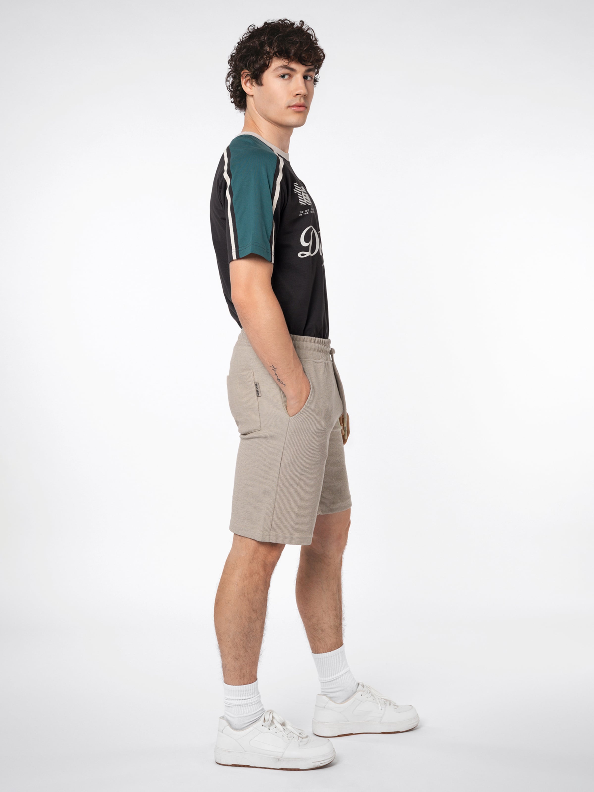 Sublevel Regular Shorts in Beige