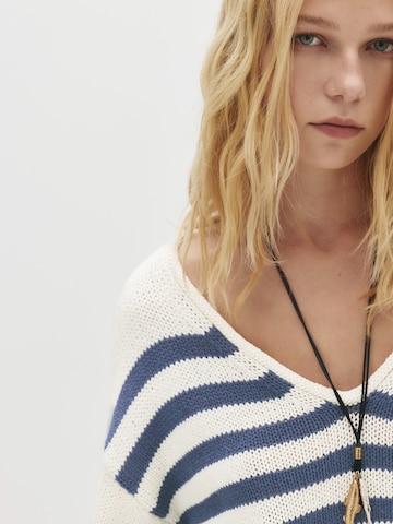 Pull&Bear Sweter w kolorze biały