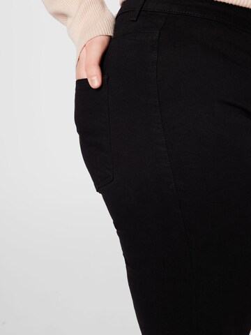 Slimfit Jeans di ONLY Carmakoma in nero