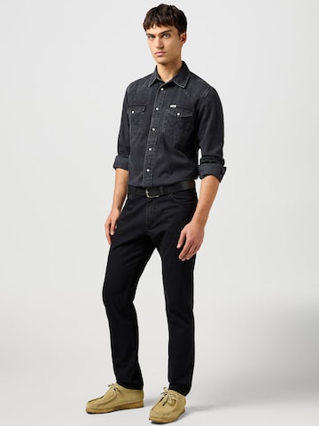 WRANGLER - Tapered Calças de ganga 'RIVER Light & Soft Denim' em preto: frente