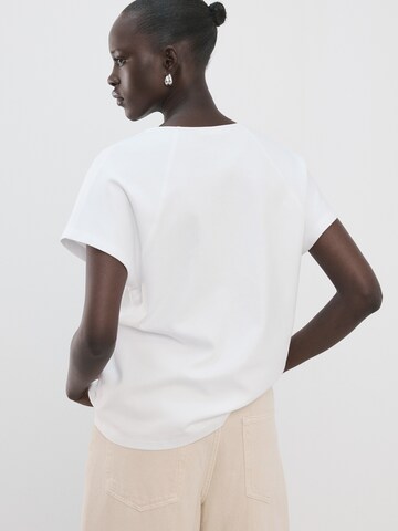 Tricou de la MANGO pe alb