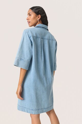 SOAKED IN LUXURY Blusekjole 'Annabeth' i blå