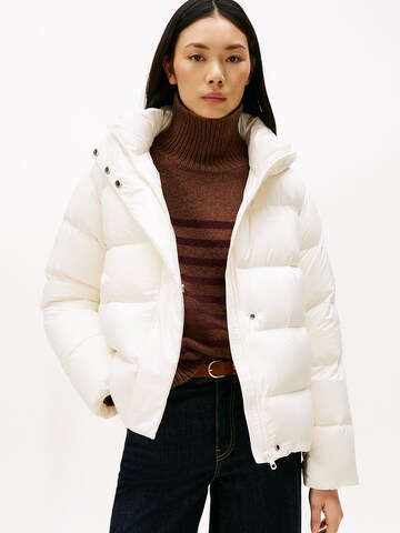 TOMMY HILFIGER Зимно яке в бяло: отпред