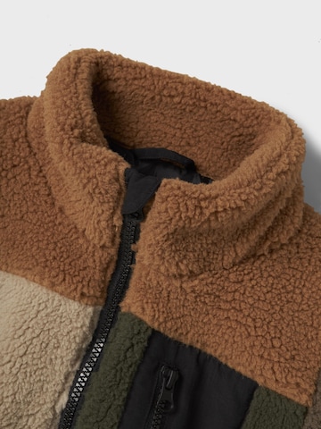 Giacca di pile di NAME IT in marrone