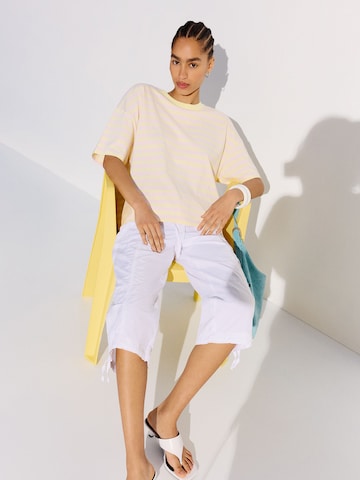 T-shirt Bershka en jaune