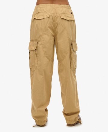 Superdry & Co Loosefit Cargohose in Braun