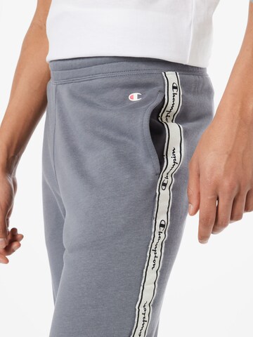 Champion Authentic Athletic Apparel Tapered Broek in Grijs