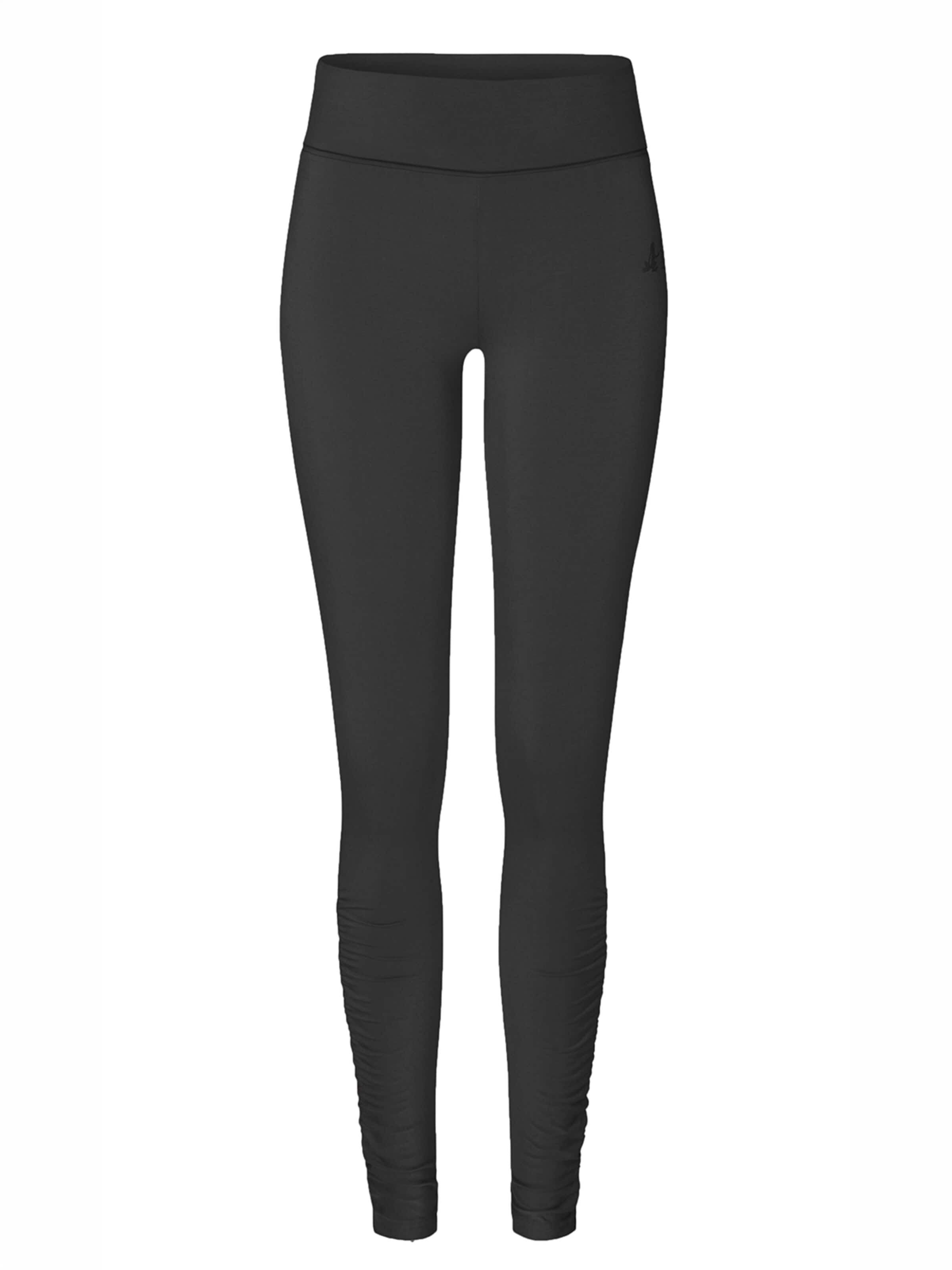 CURARE Yogawear Skinny Leggings in Black: front