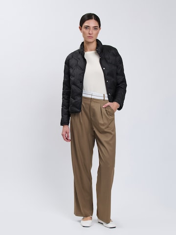 Influencer Between-Season Jacket in Black