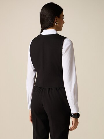 oltre Vest in Black