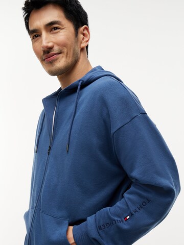 TOMMY HILFIGER Sweatshirt in Blau