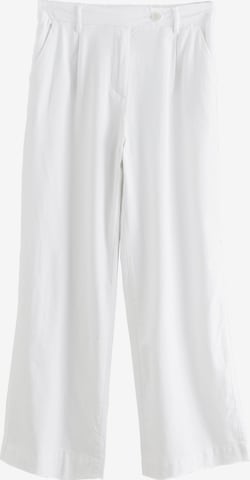 Pantaloni cutați de la Next pe alb: față